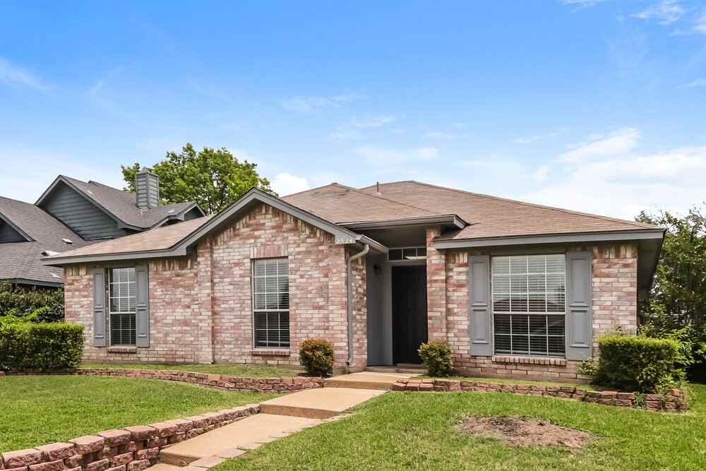 2524 Park Valley Dr - Photo 3 of 16