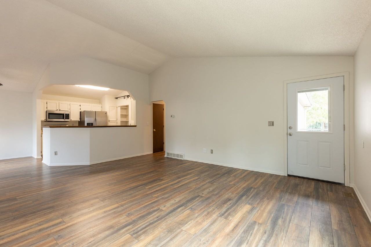 1610 Ervine Ave - Photo 5 of 23