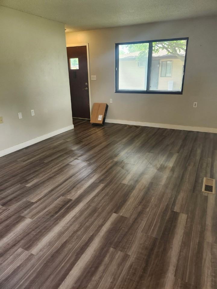 102 8th Ave Nw #01D - Photo 2 of 5