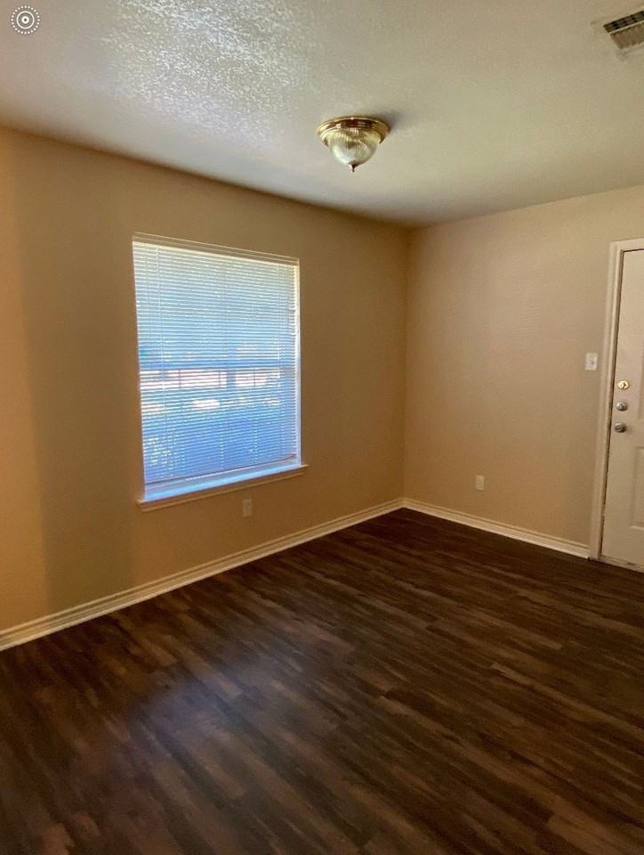 3606 Glenna Ct - Photo 4 of 13