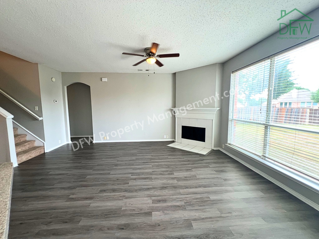 2805 Crater Lake Ln - Photo 2 of 21