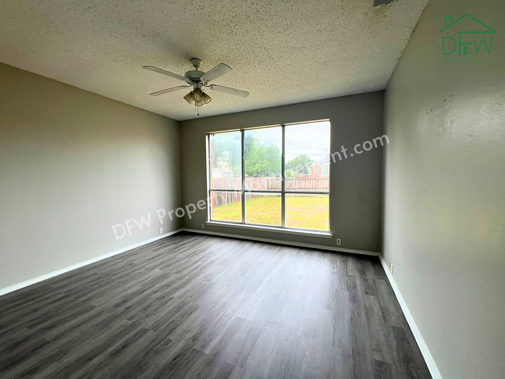 2805 Crater Lake Ln - Photo 7 of 21