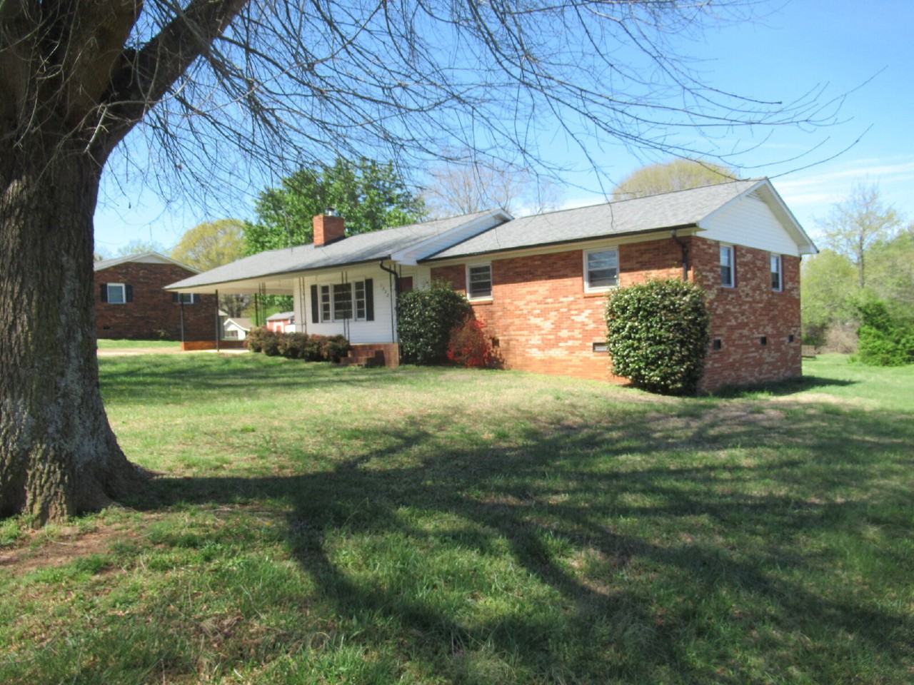 1330 Davis Rd - Photo 3 of 31
