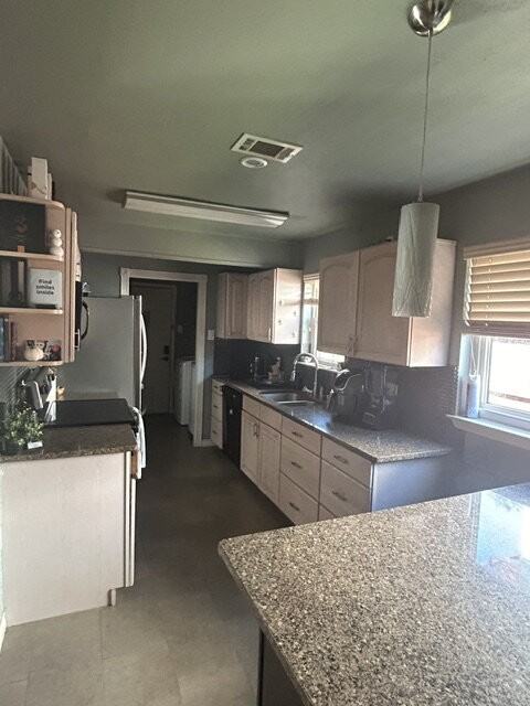737 Snowden Dr - Photo 5 of 10