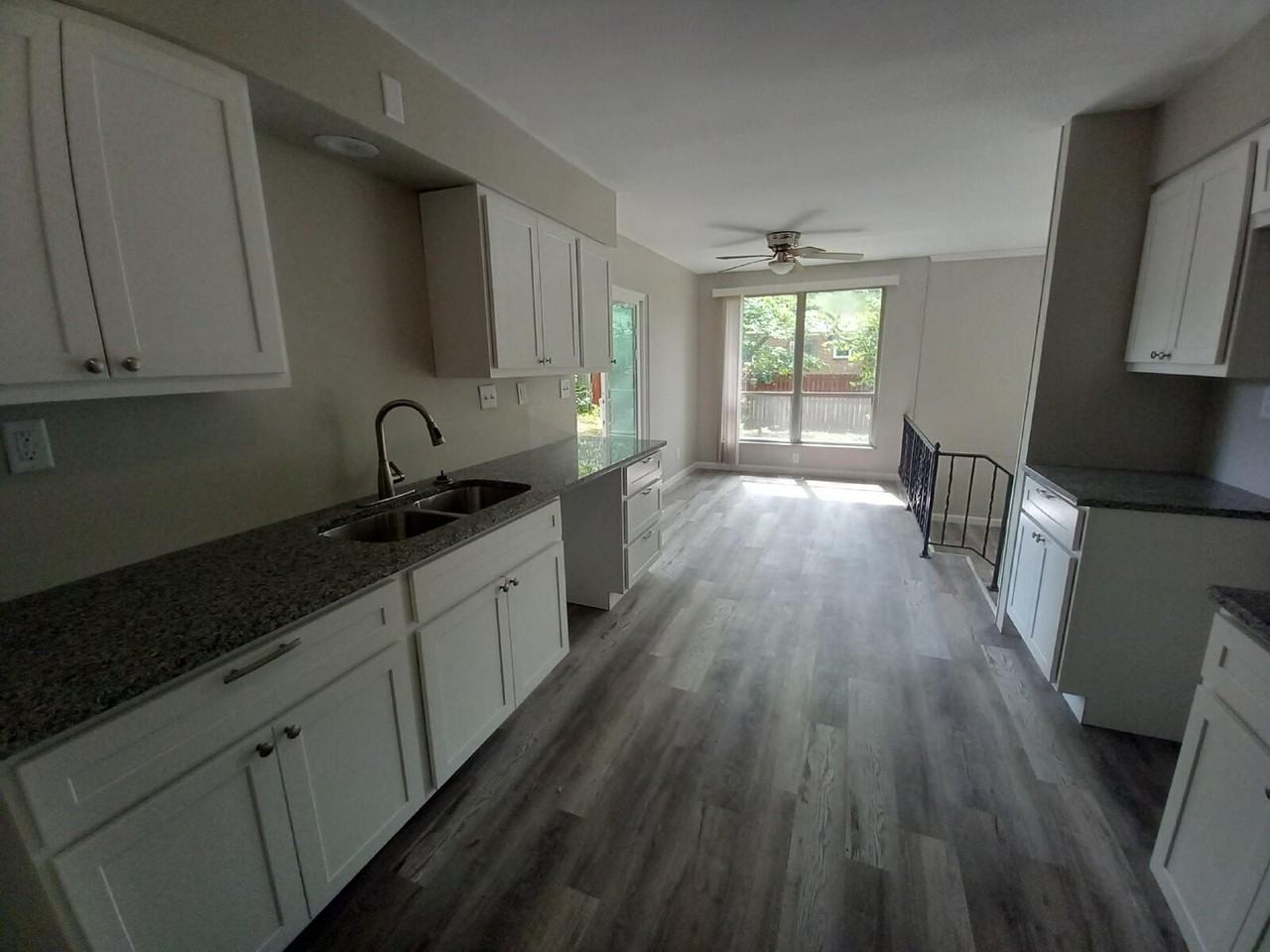 1315 Pinetree Ln - Photo 2 of 12