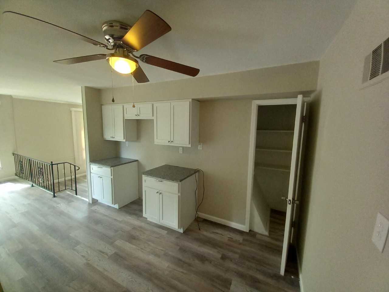 1315 Pinetree Ln - Photo 3 of 12