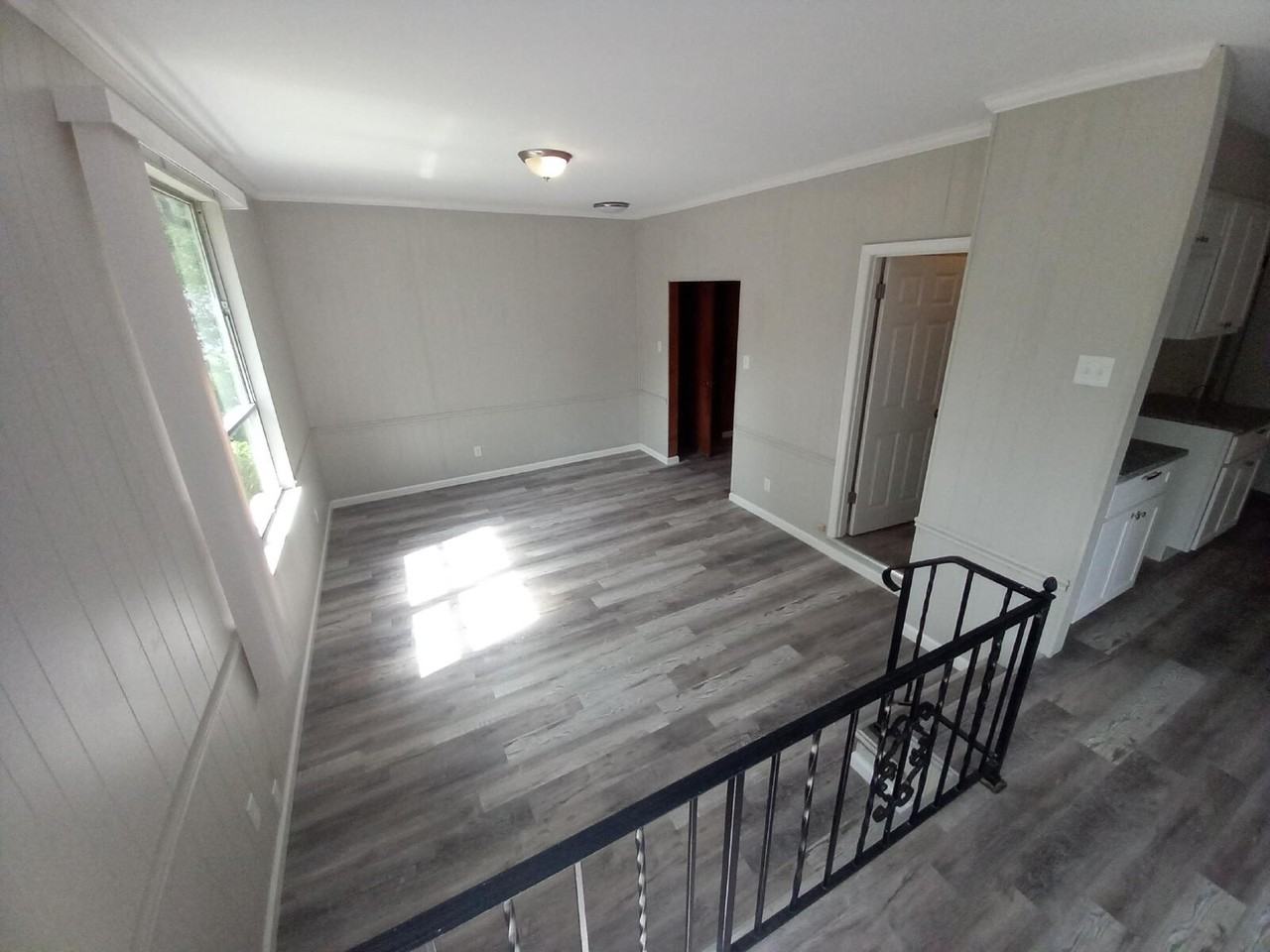 1315 Pinetree Ln - Photo 7 of 12