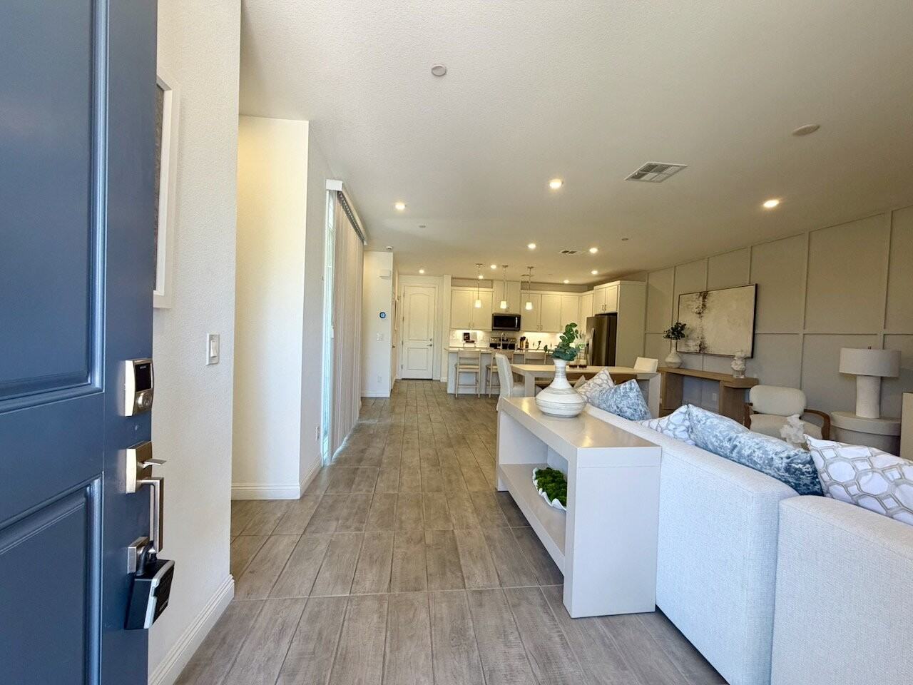 802 Royal Beekman St - Photo 5 of 50