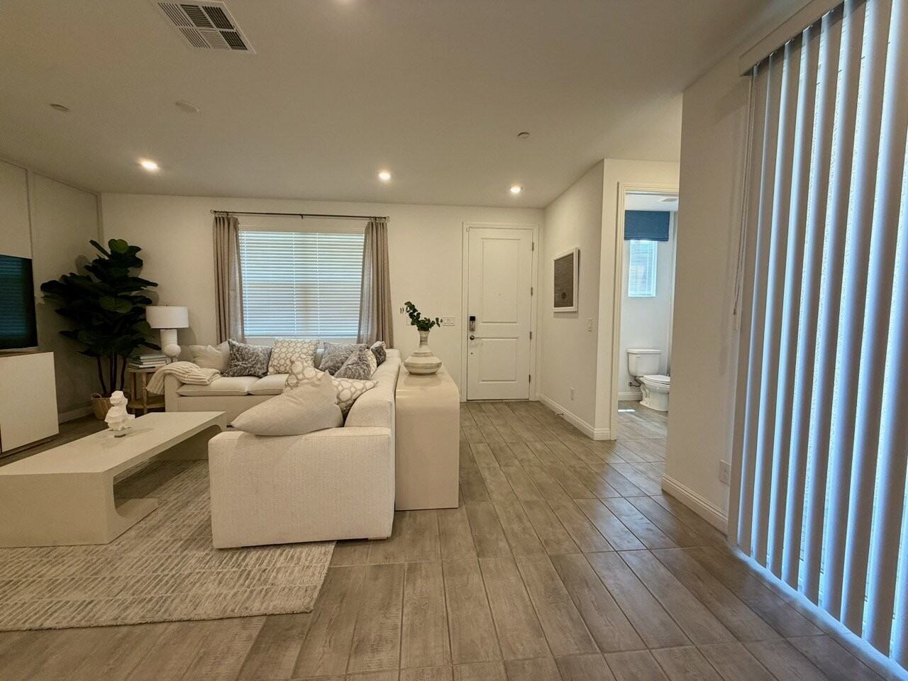 802 Royal Beekman St - Photo 6 of 50