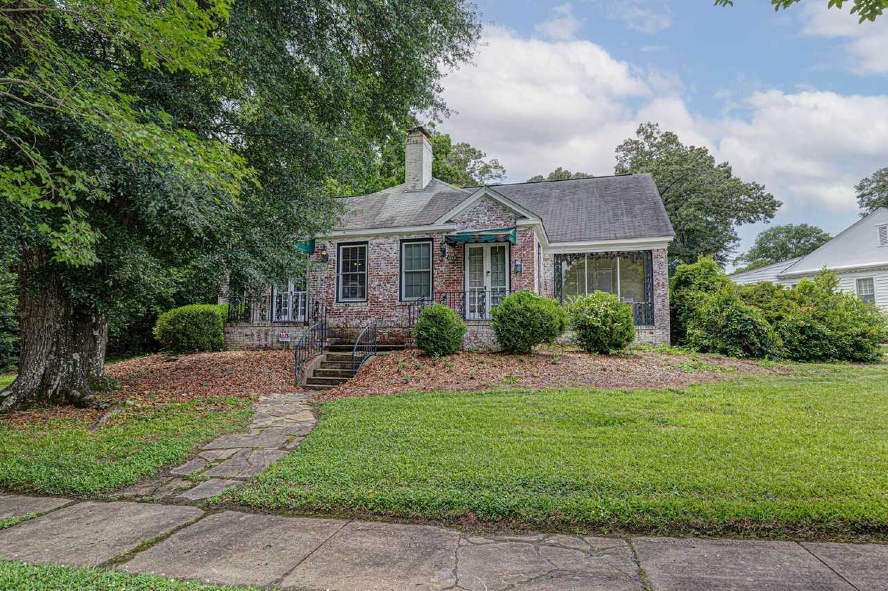 1521 Dixon Dr - Photo 2 of 24