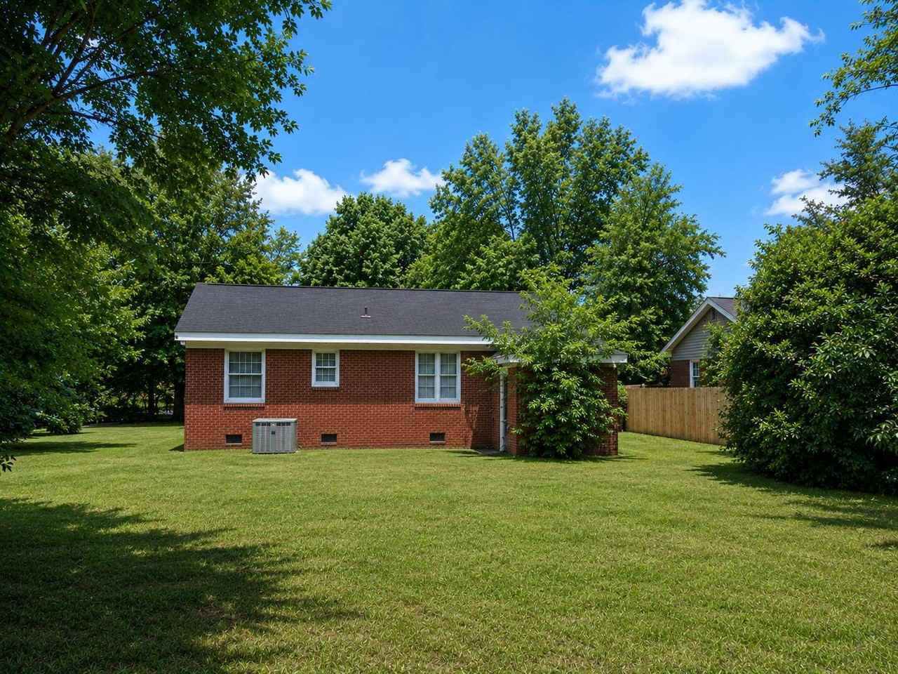 1502 Woodmere Dr - Photo 3 of 12