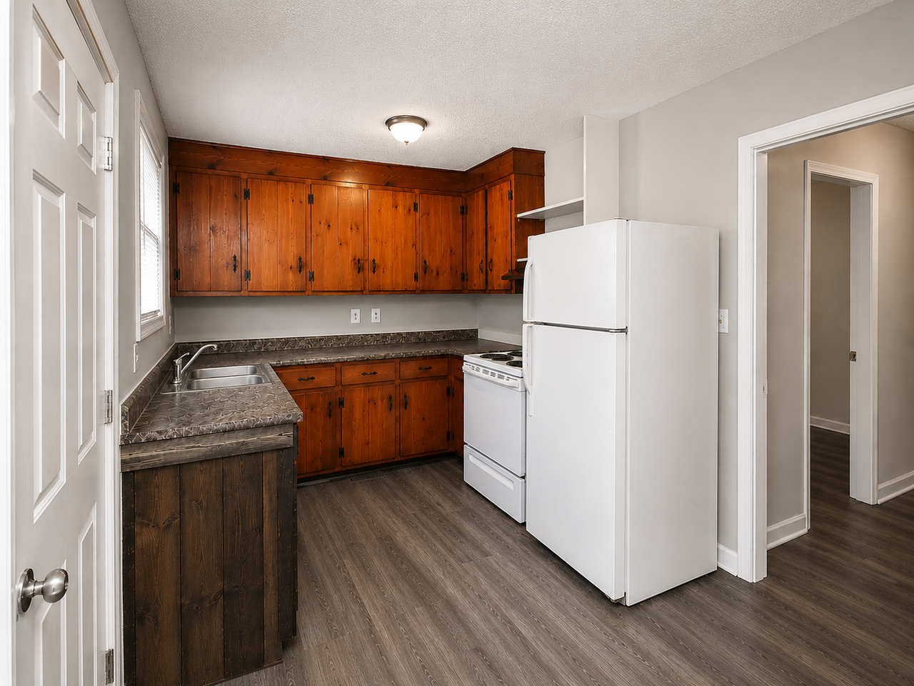 1502 Woodmere Dr - Photo 4 of 12