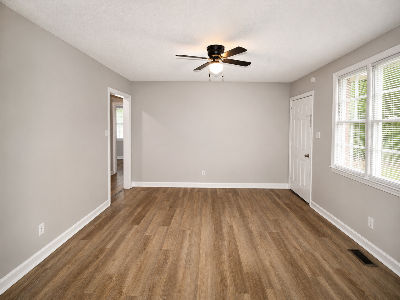 1502 Woodmere Dr - Photo 5 of 12
