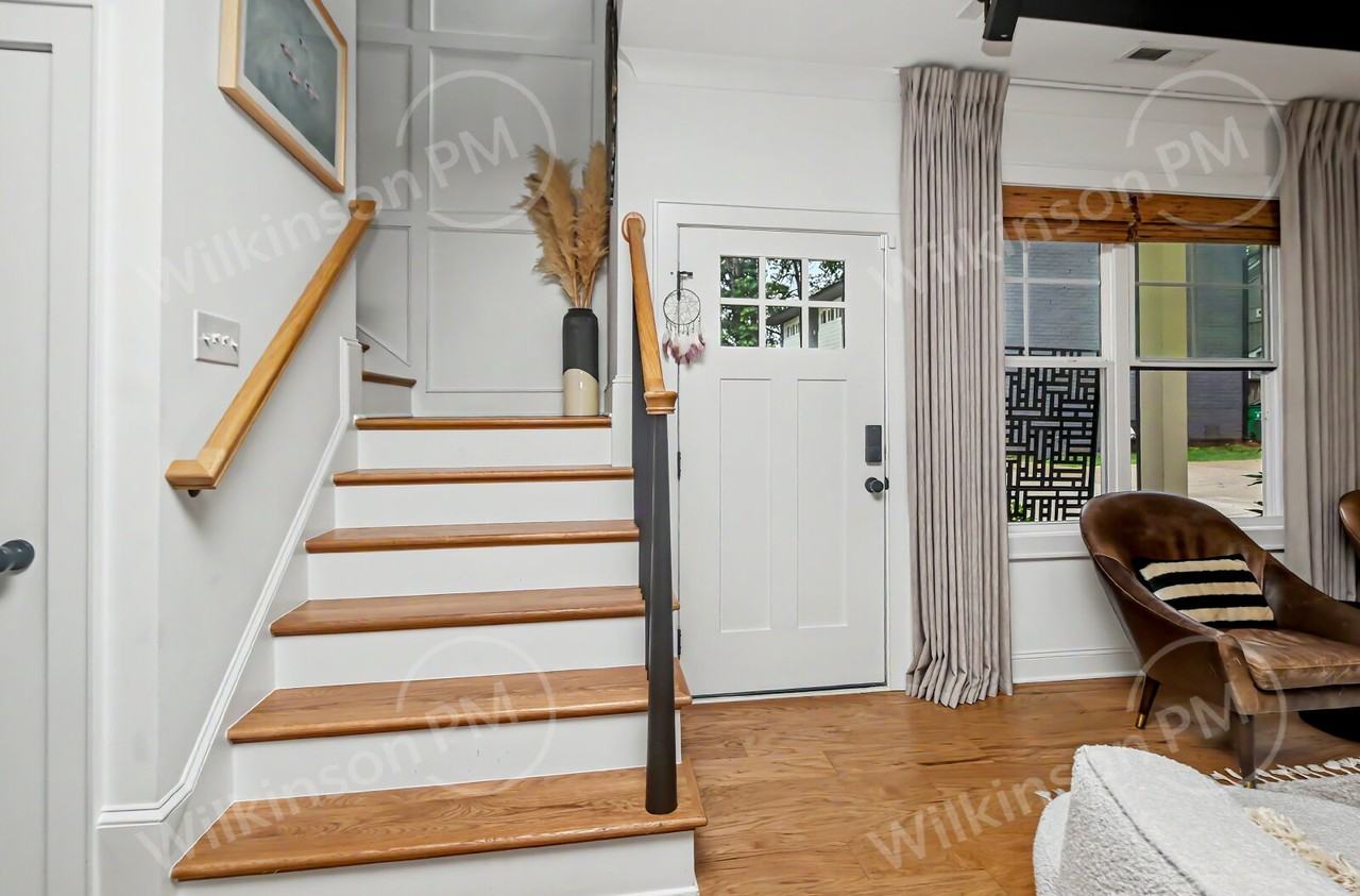 221 S Gardner Ave - Photo 4 of 49