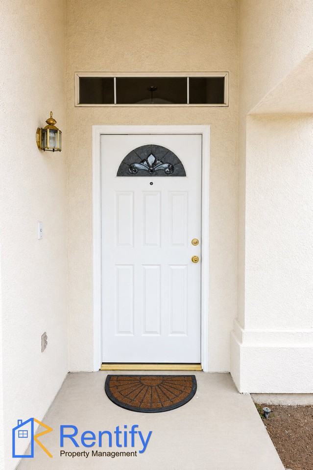 404 Windsor Park Dr - Photo 3 of 46
