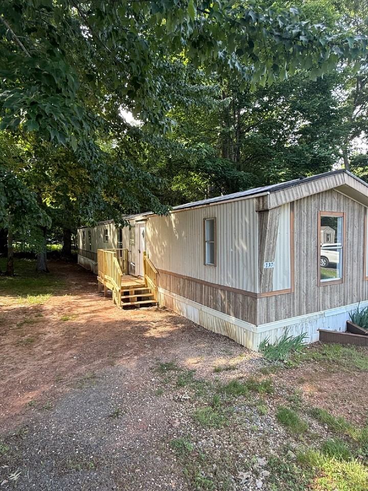 137 Barrington Dr - Photo 2 of 14