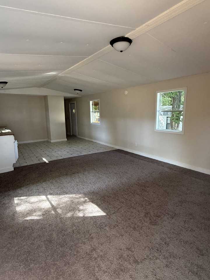 137 Barrington Dr - Photo 3 of 14