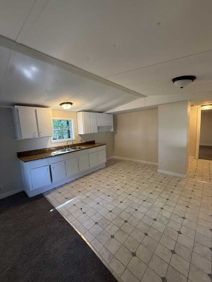 137 Barrington Dr - Photo 4 of 14