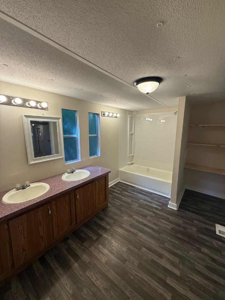 137 Barrington Dr - Photo 7 of 14