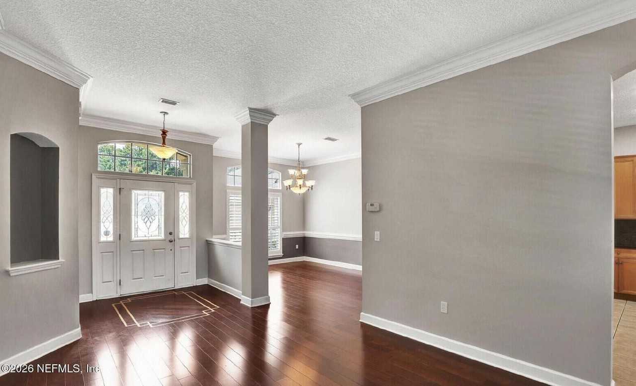 11827 Crusselle Dr - Photo 3 of 34