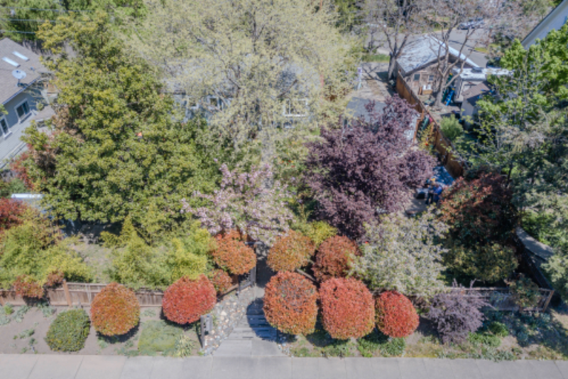 671 Siskiyou Blvd - Photo 4 of 35