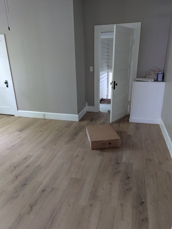 218 Howell St - Photo 6 of 8