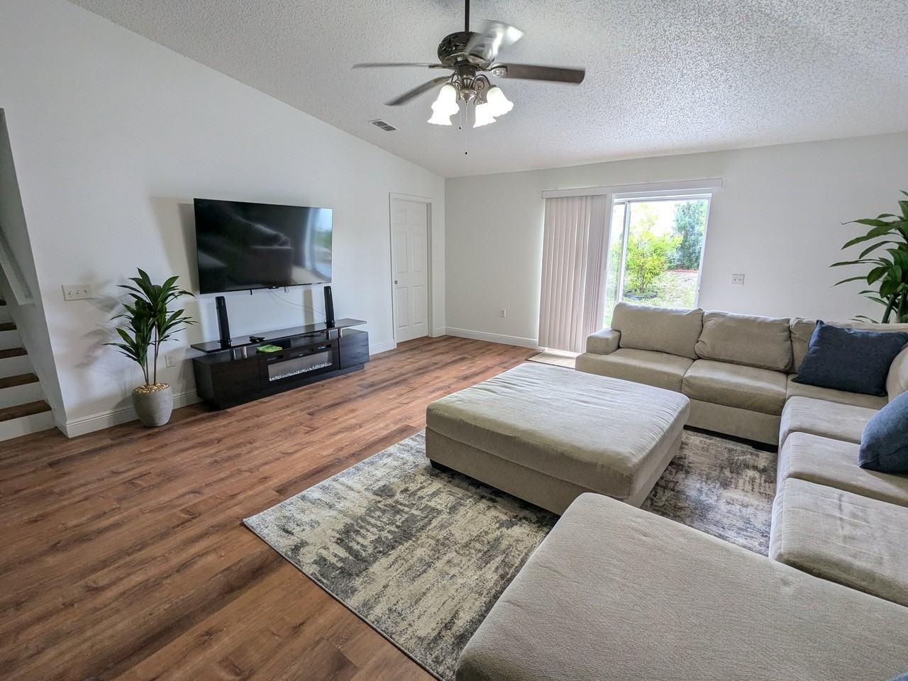 1592 Ortega Ave - Photo 3 of 7