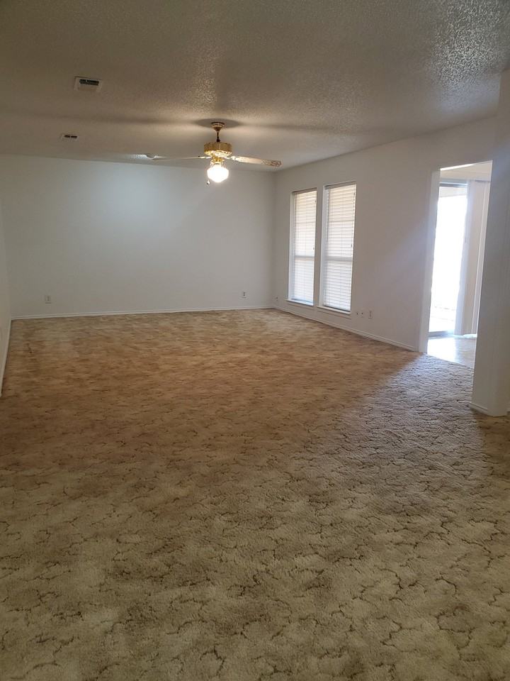 400 N Nolan River Rd #B - Photo 2 of 19