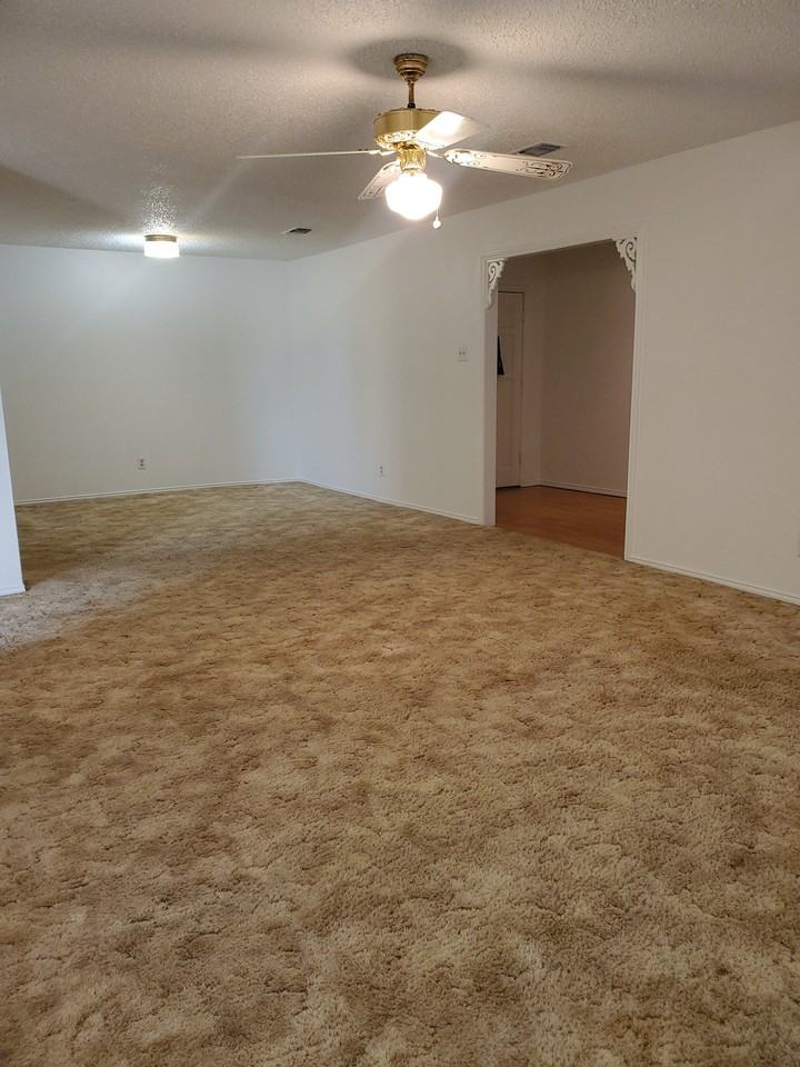 400 N Nolan River Rd #B - Photo 3 of 19