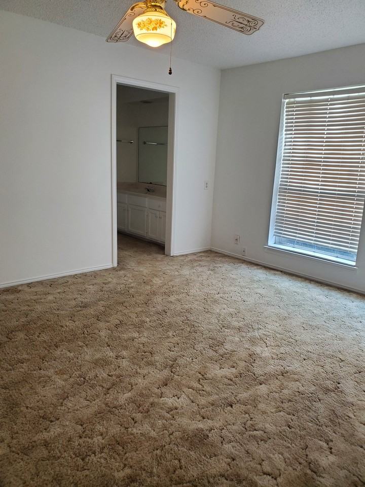 400 N Nolan River Rd #B - Photo 6 of 19