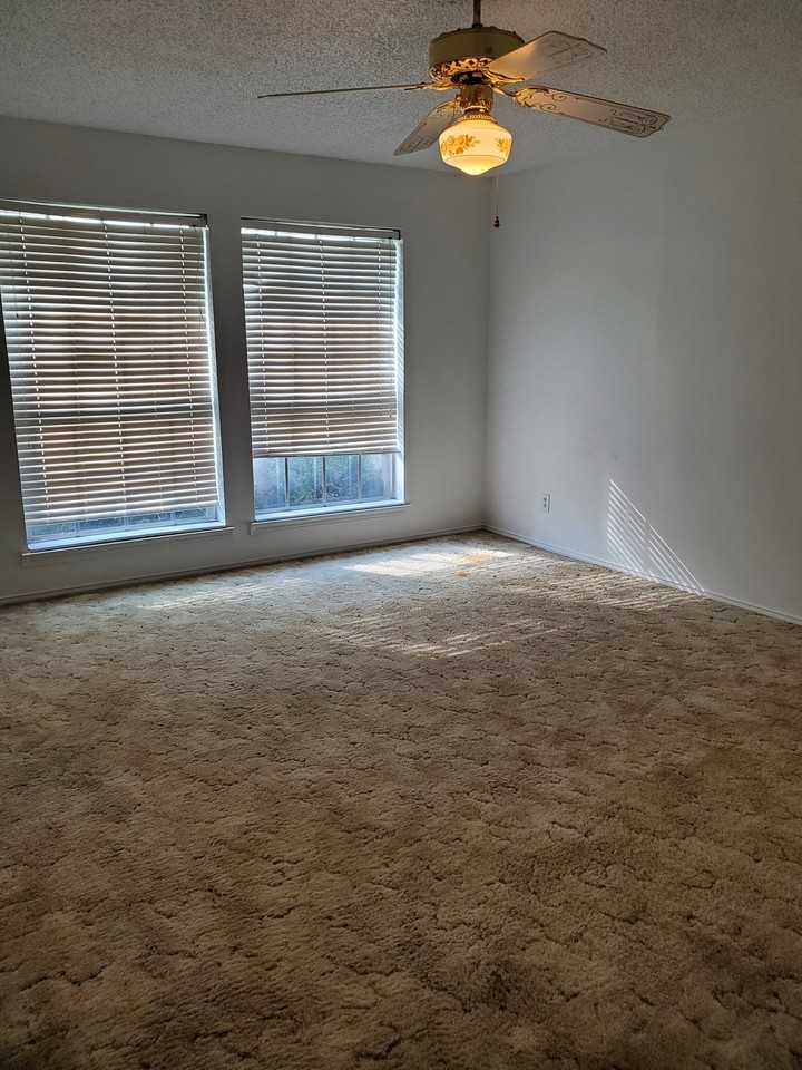 400 N Nolan River Rd #B - Photo 7 of 19