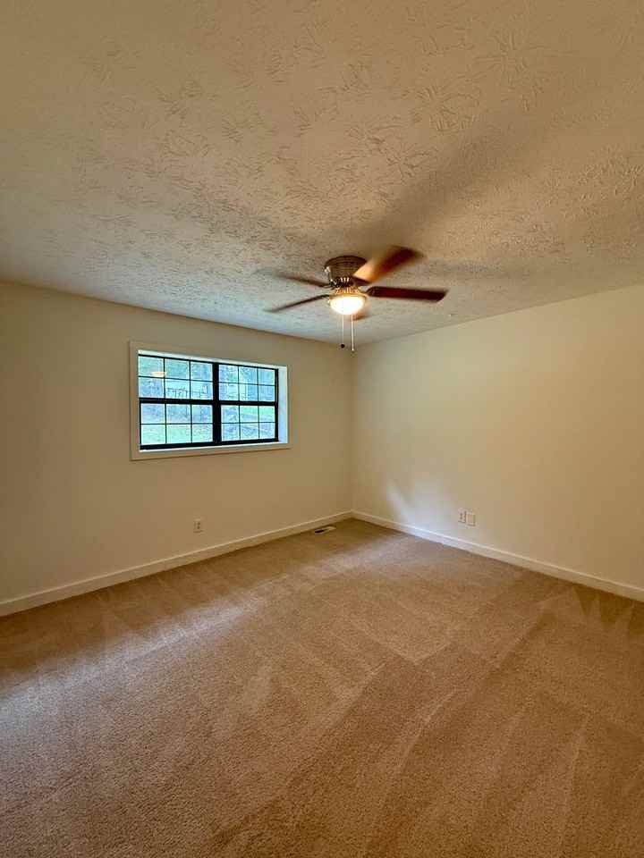 108 Allen Rd - Photo 3 of 19