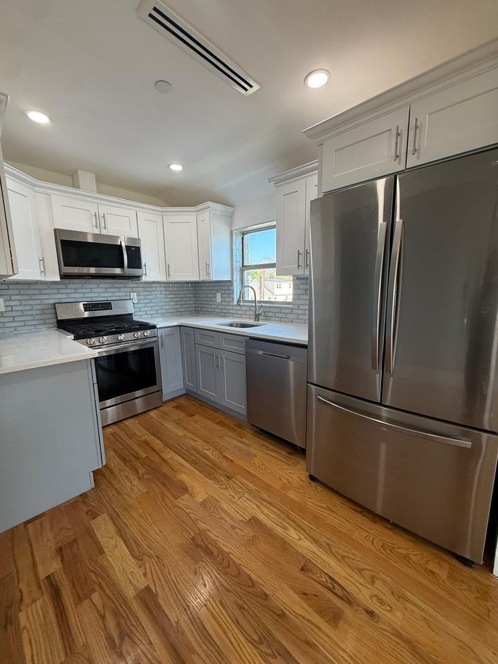 13421 158th St #2 - Photo 3 of 10