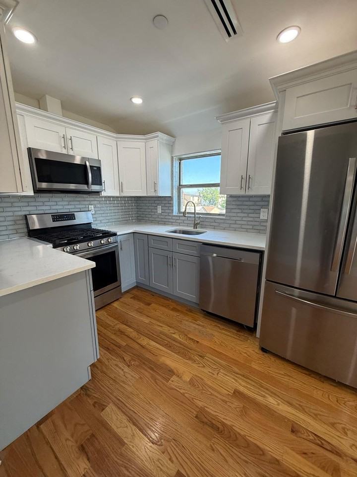13421 158th St #2 - Photo 4 of 10