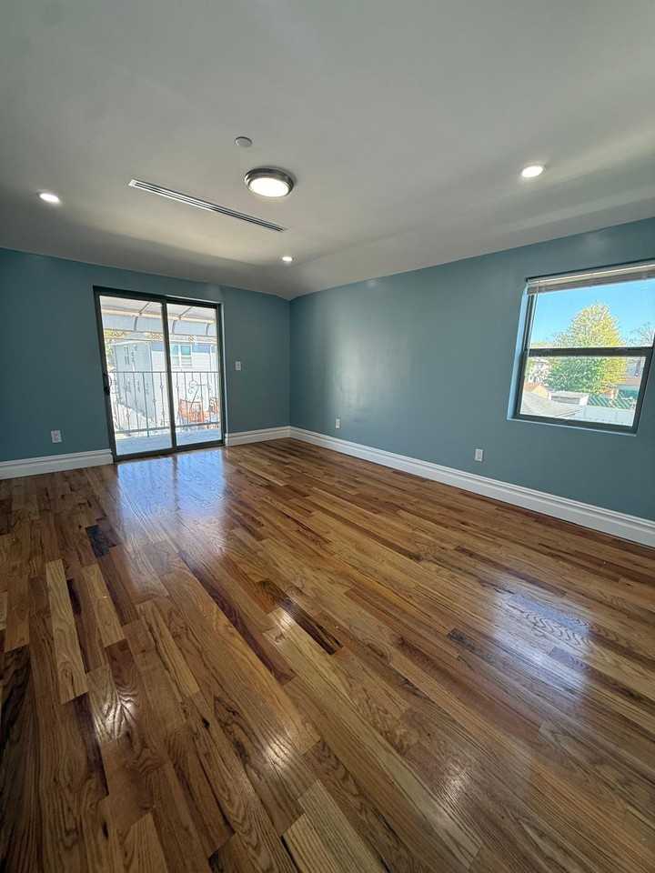 13421 158th St #2 - Photo 5 of 10