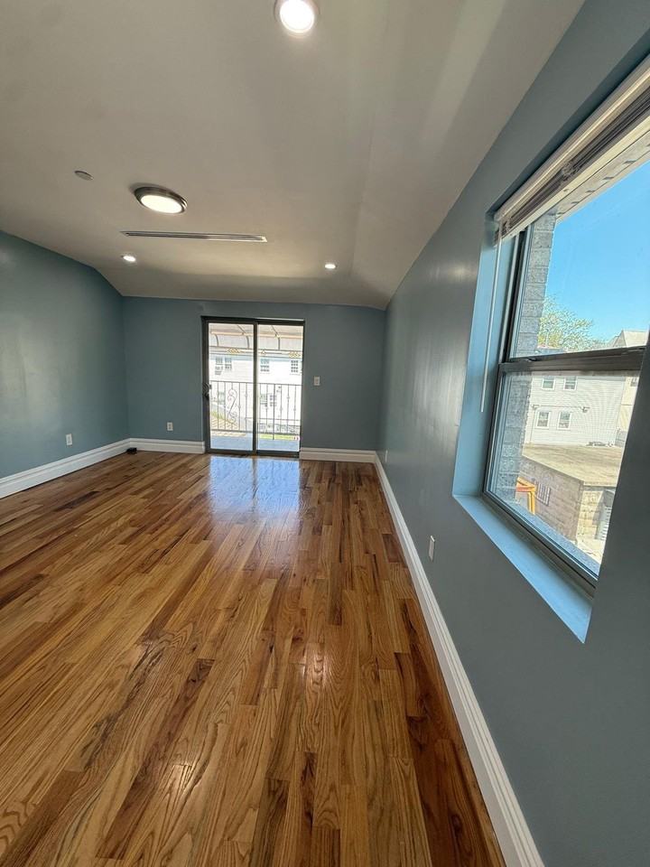 13421 158th St #2 - Photo 6 of 10