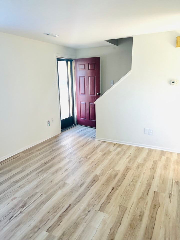 920 N Benton Ave #918 - Photo 2 of 9