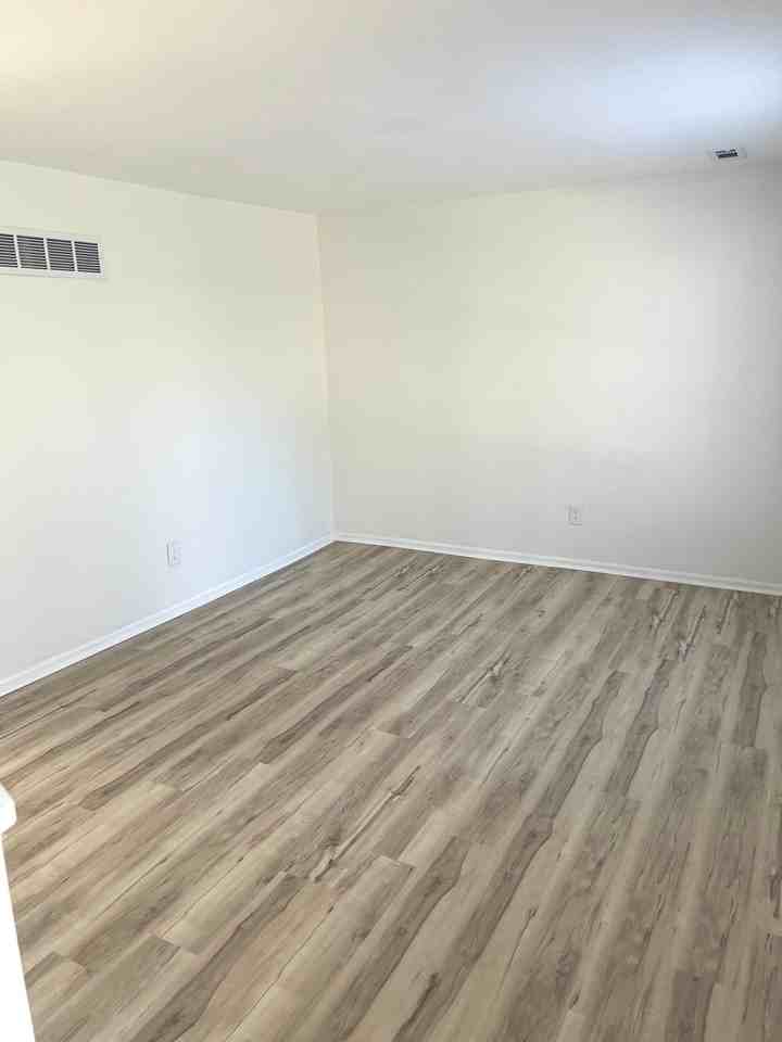 920 N Benton Ave #918 - Photo 3 of 9