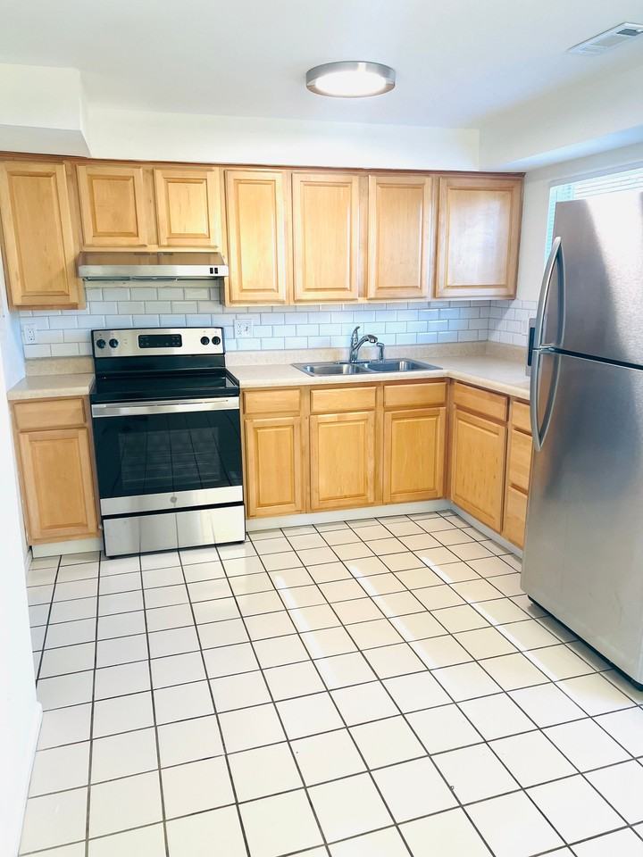 920 N Benton Ave #918 - Photo 5 of 9