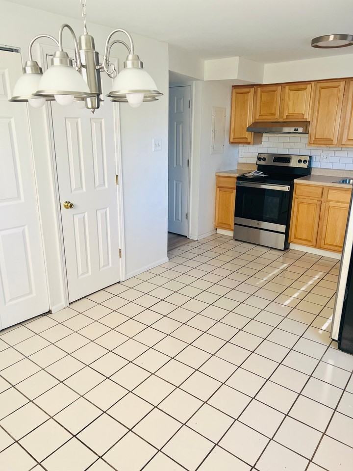 920 N Benton Ave #918 - Photo 6 of 9