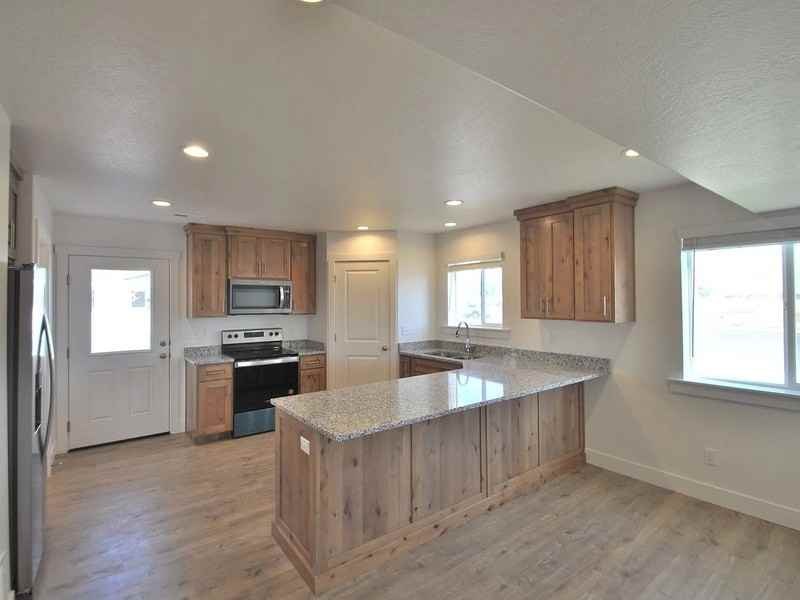 2327 Nw - Photo 2 of 12