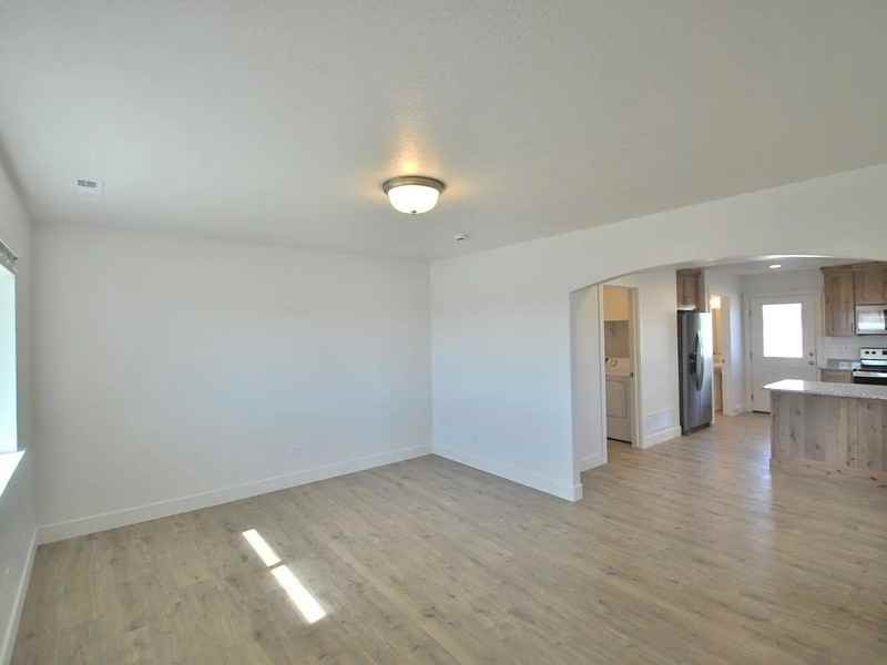 2327 Nw - Photo 4 of 12