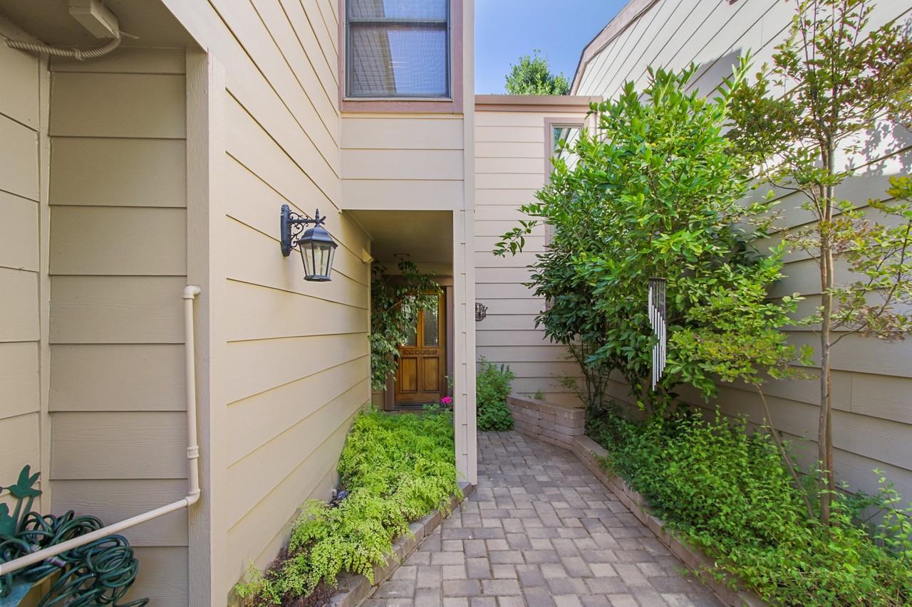 2009 Renoir Ave - Photo 3 of 19