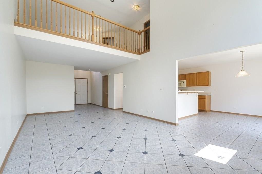 615 Arrowwood Ct - Photo 3 of 14