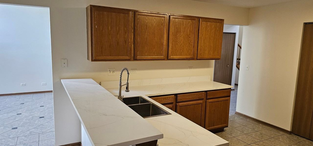 615 Arrowwood Ct - Photo 6 of 14