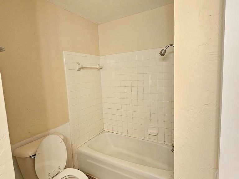 2509 Sw 91st St - Photo 4 of 20