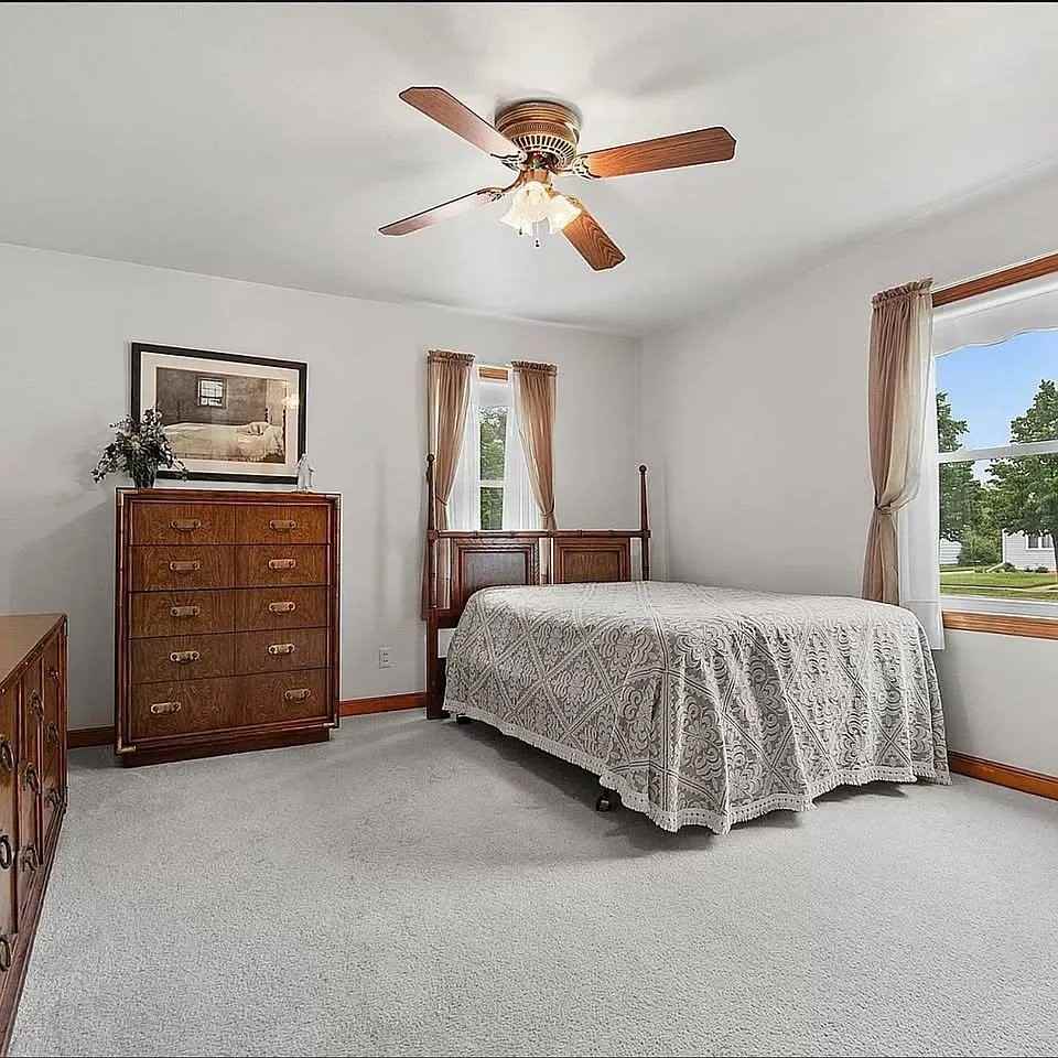 1586 Edison St - Photo 3 of 6
