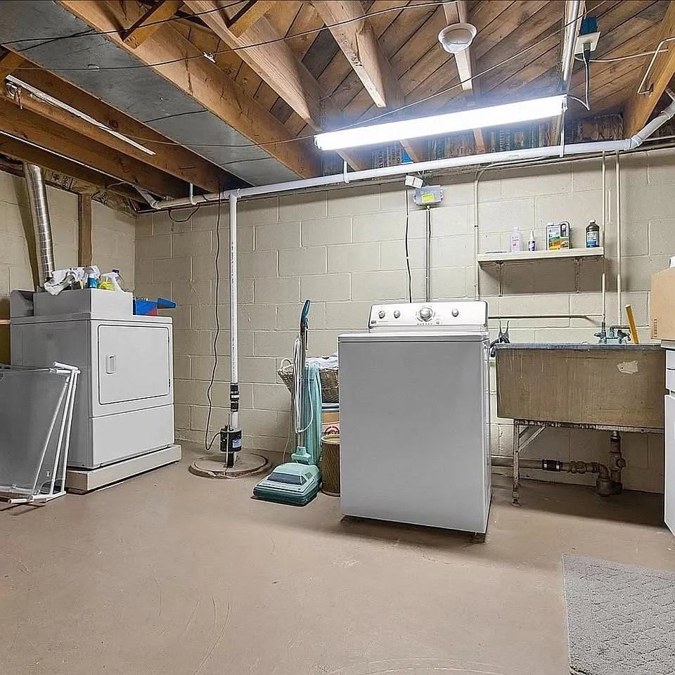 1586 Edison St - Photo 5 of 6