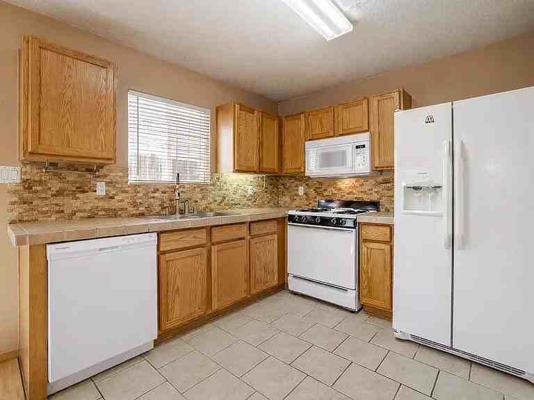 2216 Sea Foam St Nw - Photo 3 of 6