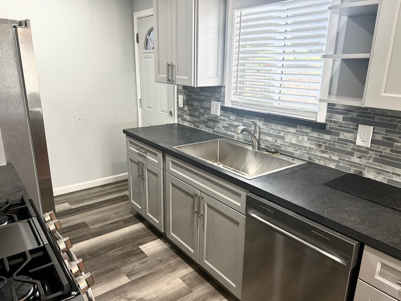 107 Wendy St - Photo 5 of 14